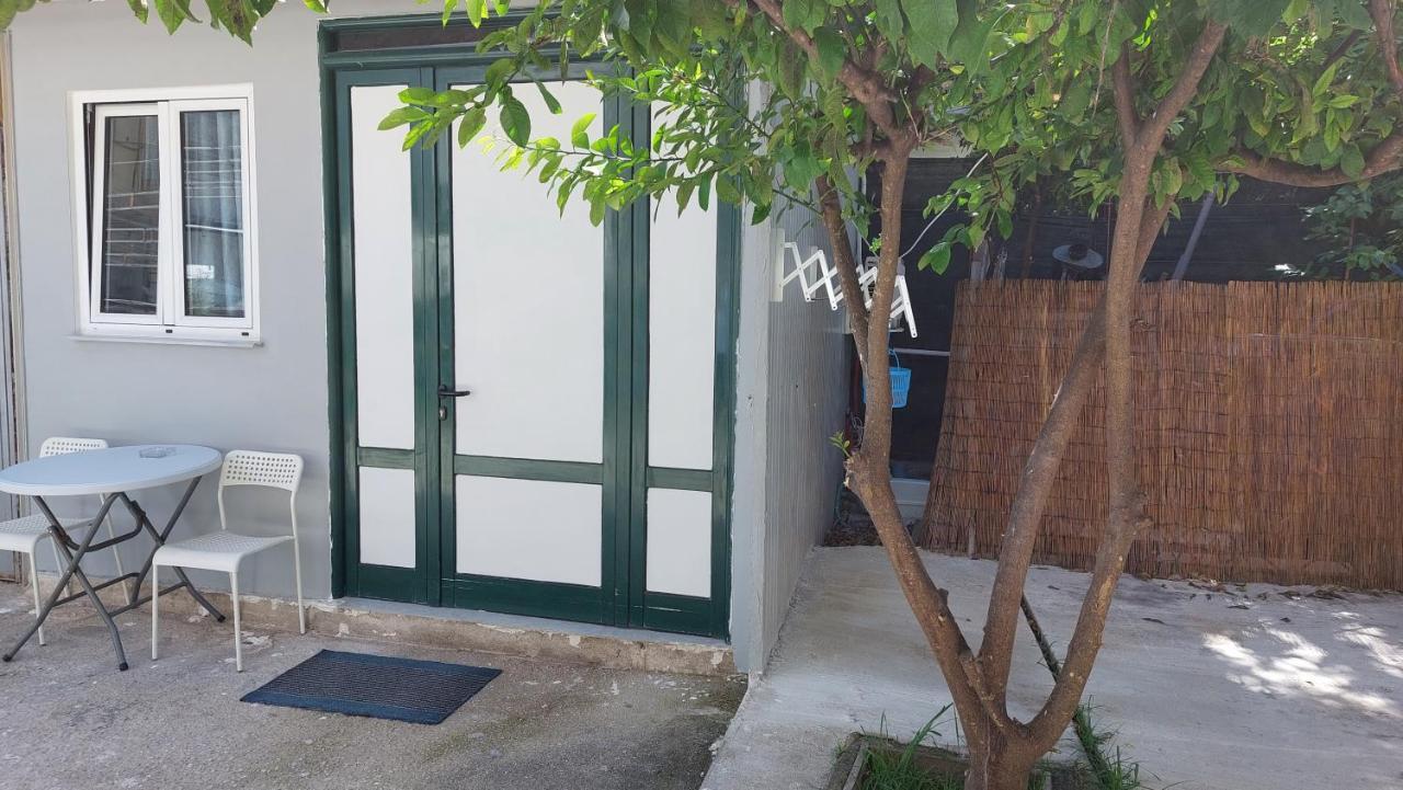 Escape Hotel Nydri  Exterior photo